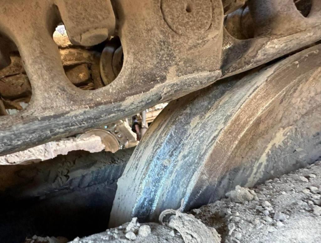 CAT 320 EL حفارات زحافة