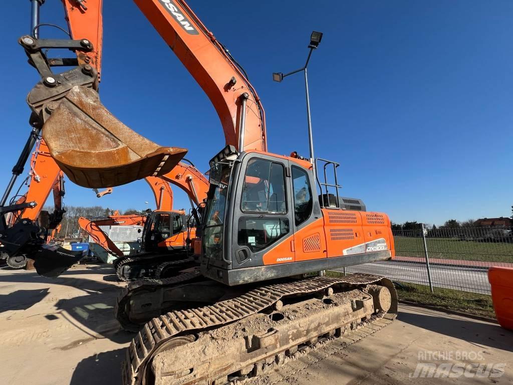 Doosan DX 300 LC-5 حفارات زحافة