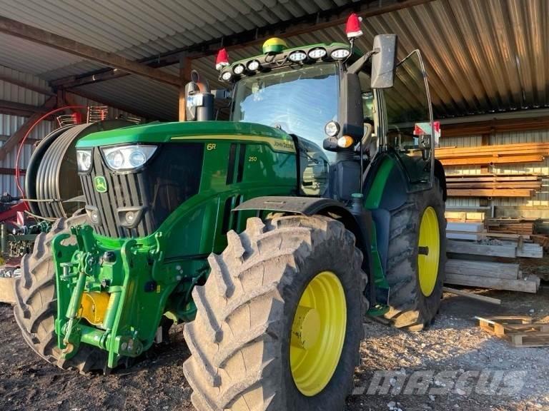 John Deere 6R 250 الجرارات