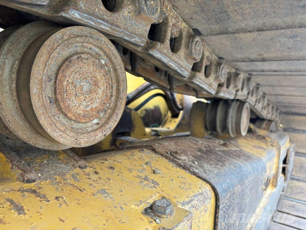 CAT D 6 K 2 LGP بلدوزرات مجنزرة