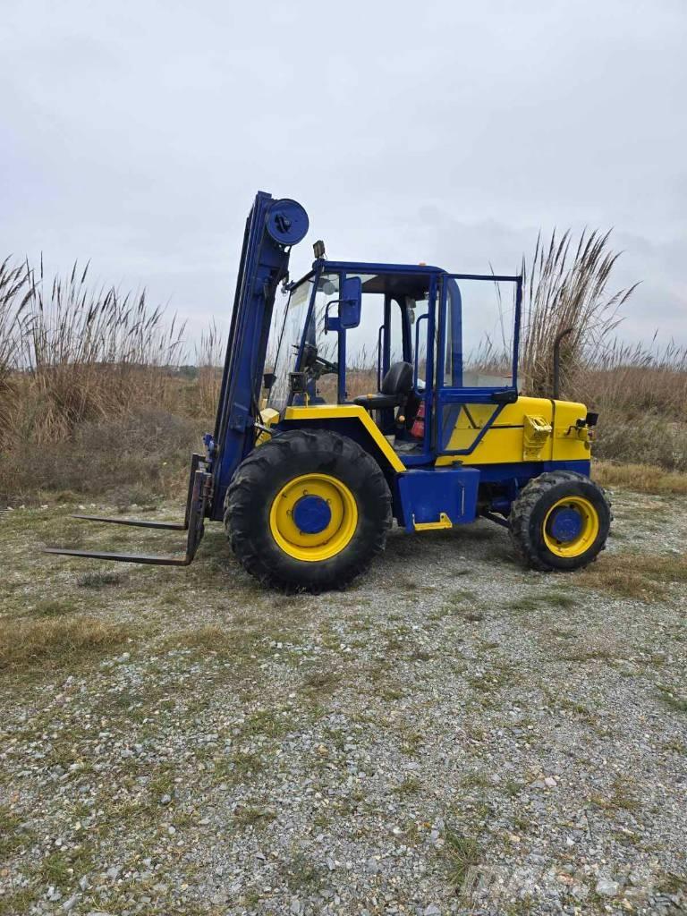 JCB 926 شاحنات الطرق الوعرة