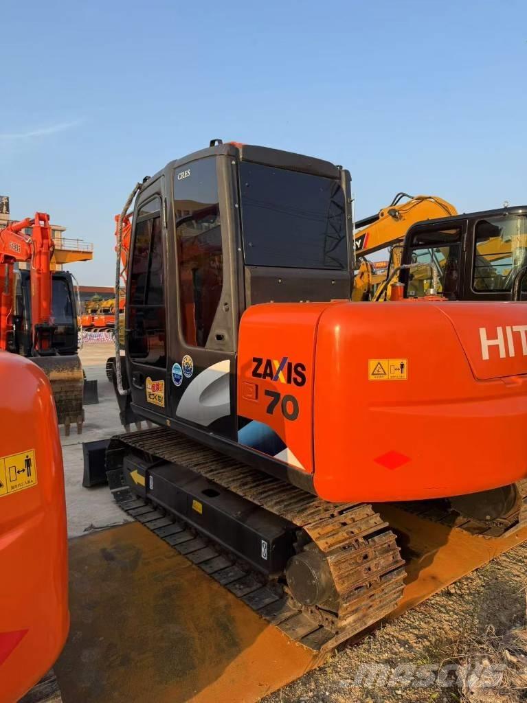 Hitachi Zaxis 70 حفارات زحافة
