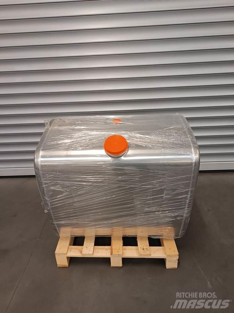 Volvo 400 L. صهاريج الوقود والصهاريج الإضافية