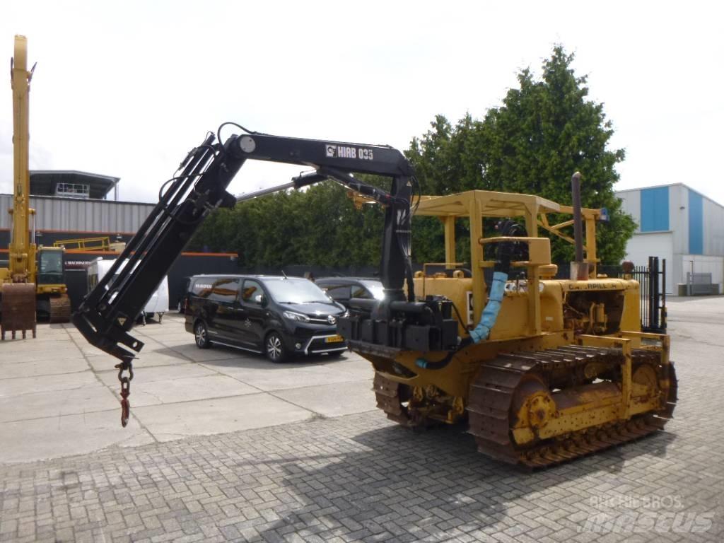 CAT D 4 D بلدوزرات مجنزرة