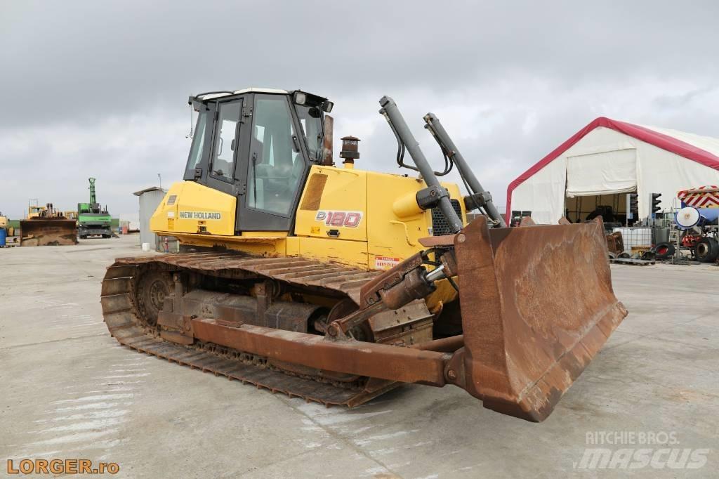 New Holland D 180 بلدوزرات مجنزرة