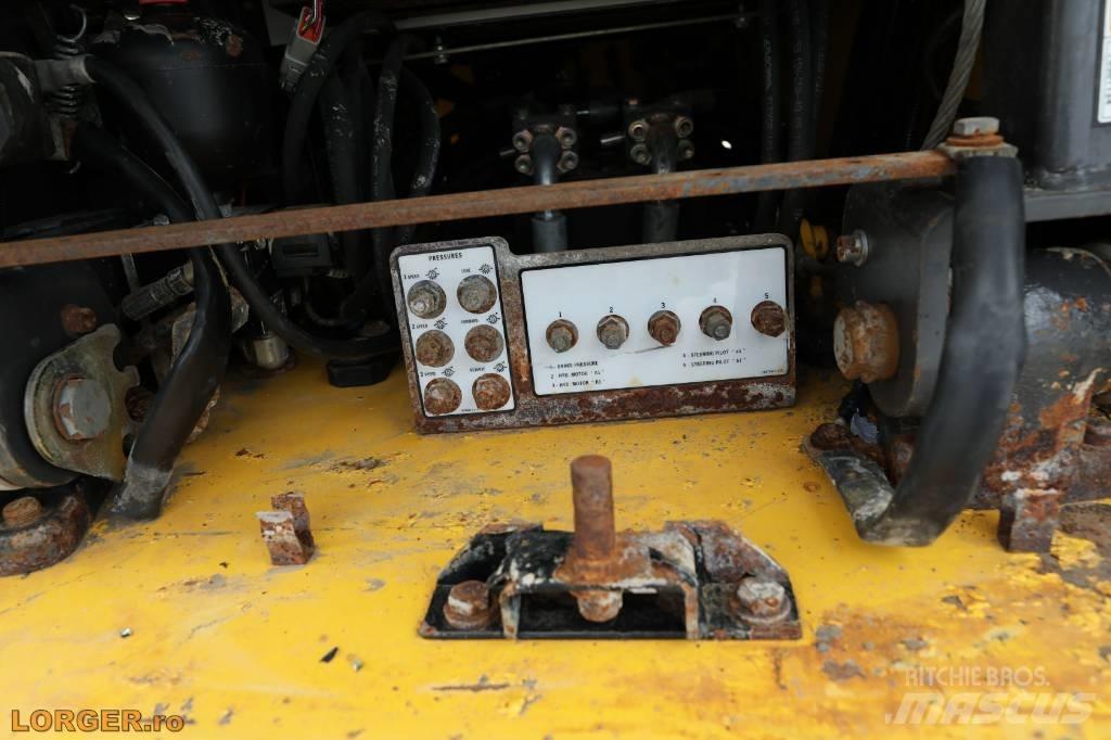 New Holland D 180 بلدوزرات مجنزرة
