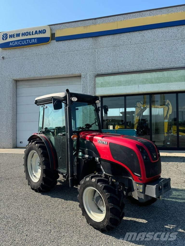 Valtra F95 الجرارات