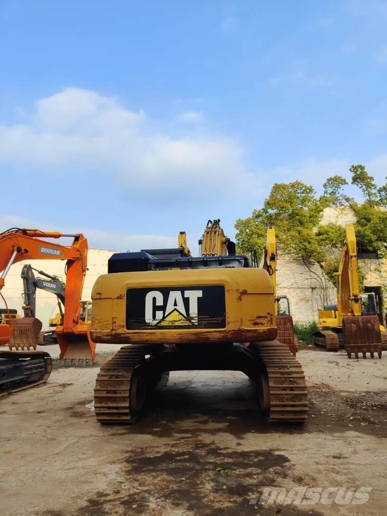 CAT 349 D2 حفارات زحافة