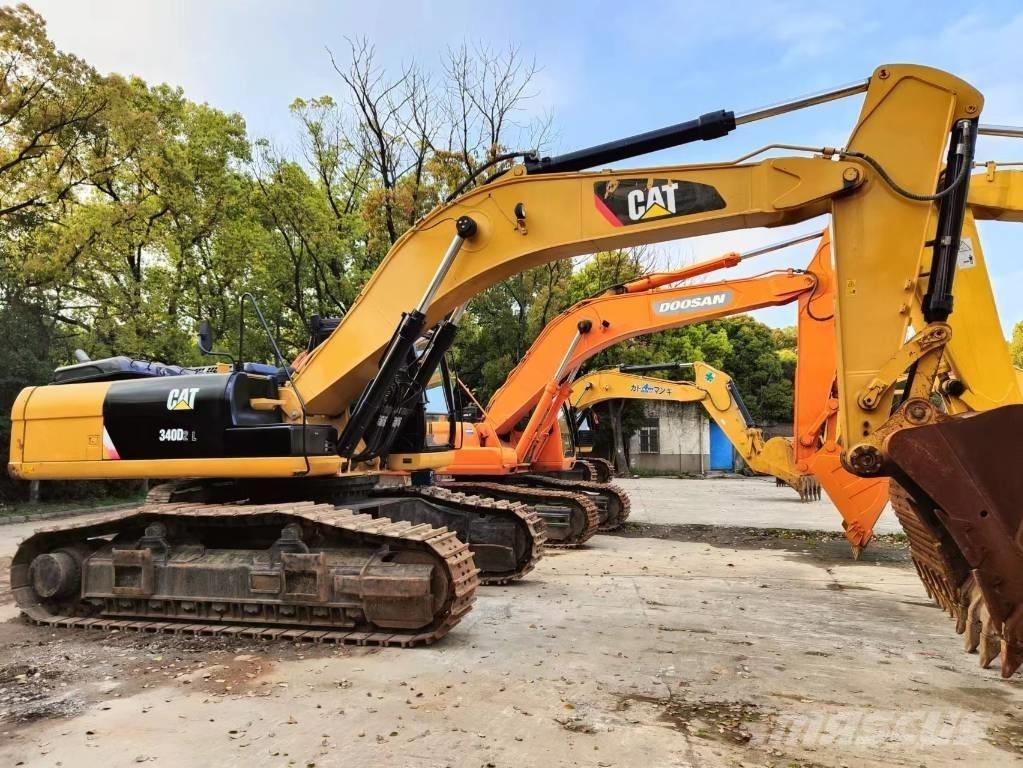 CAT 349 D2 حفارات زحافة