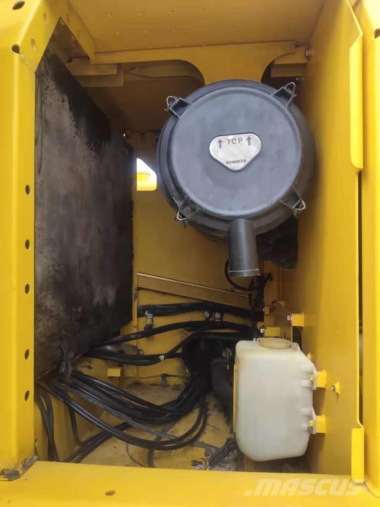 Komatsu 220-8 حفارات زحافة