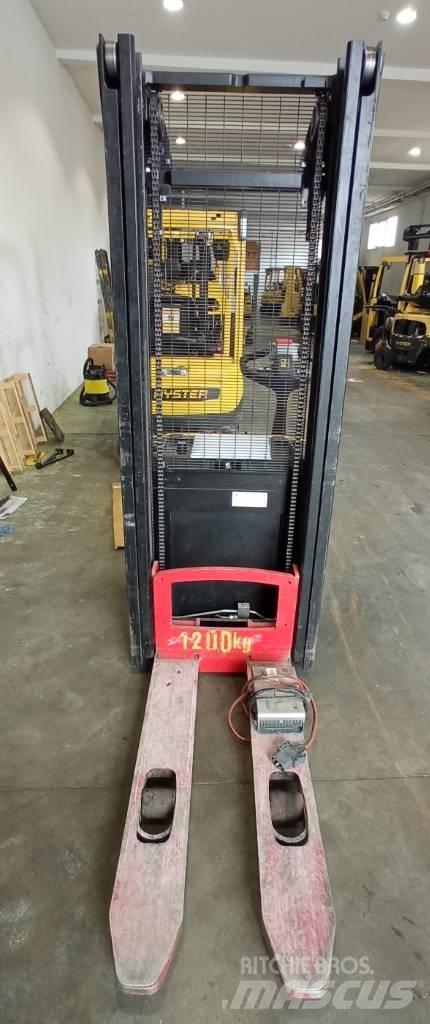 Hyster S 1.2 شاحنات مناولة ذات منصة نقالة يدوية