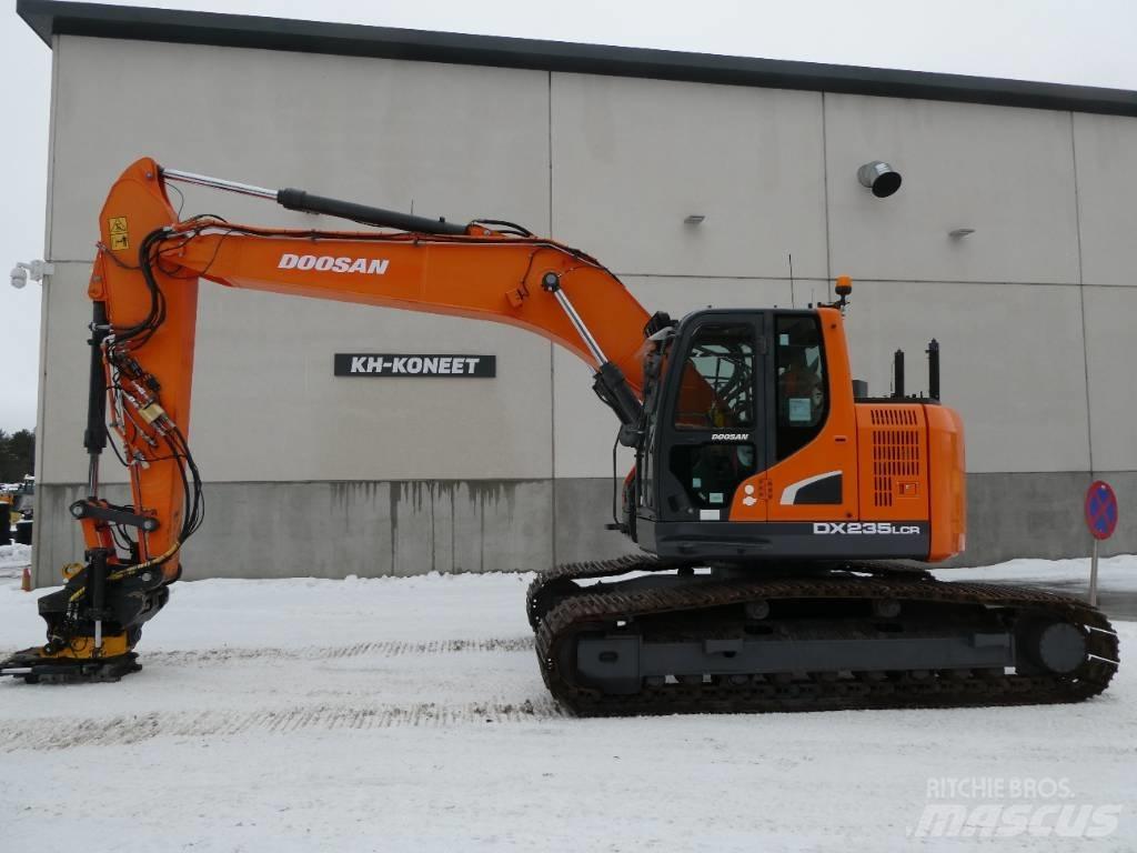 Doosan DX 235 LCR-5 حفارات زحافة