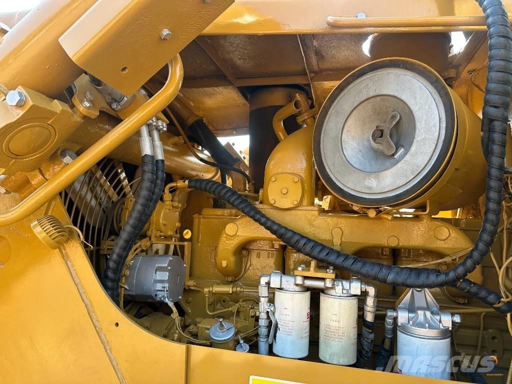 CAT D 7 G بلدوزرات مجنزرة