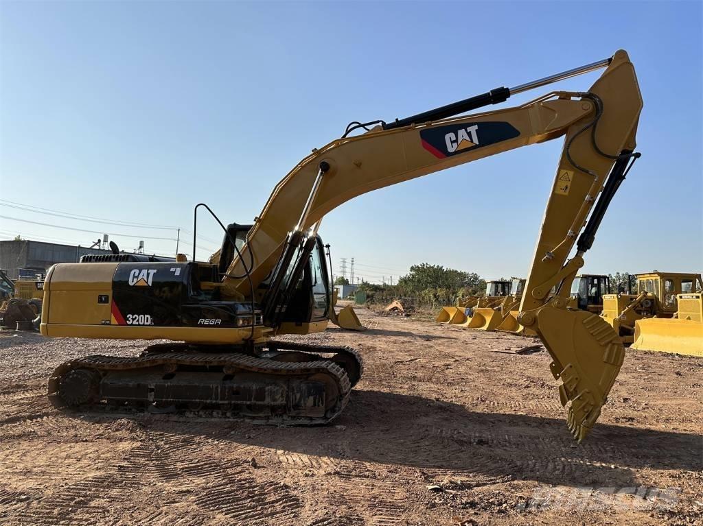 CAT 320D حفارات زحافة