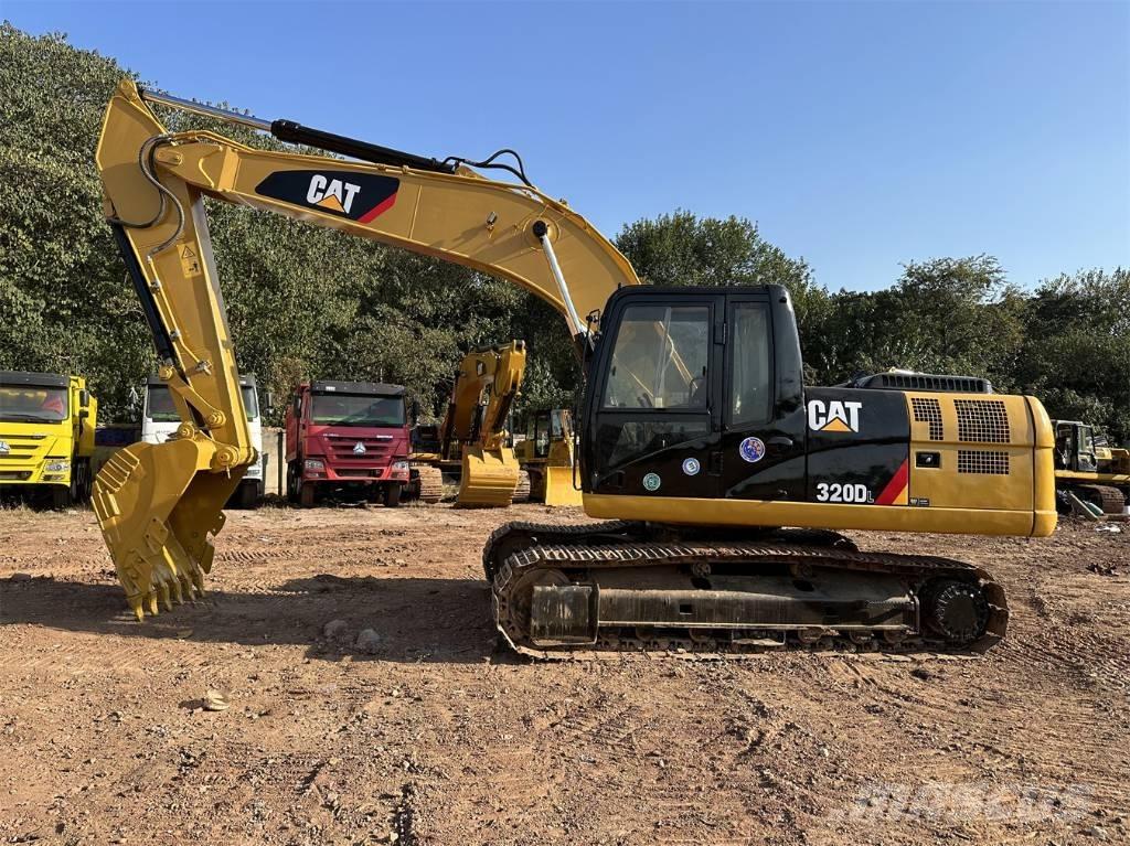 CAT 320D حفارات زحافة