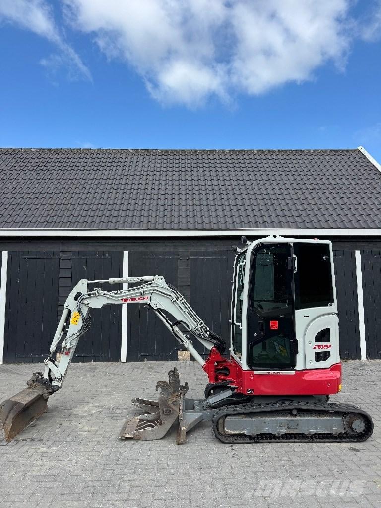 Takeuchi TB 325 R حفارات صغيرة أقل من 7 طن (حفارات صغيرة)