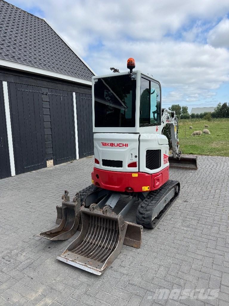 Takeuchi TB 325 R حفارات صغيرة أقل من 7 طن (حفارات صغيرة)
