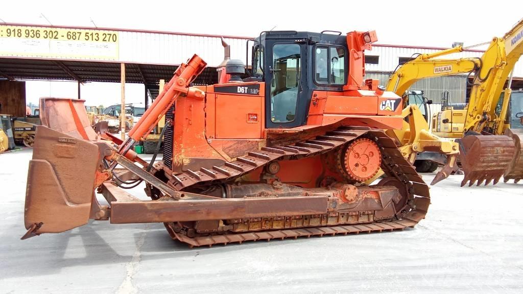 CAT D6T LGP بلدوزرات مجنزرة