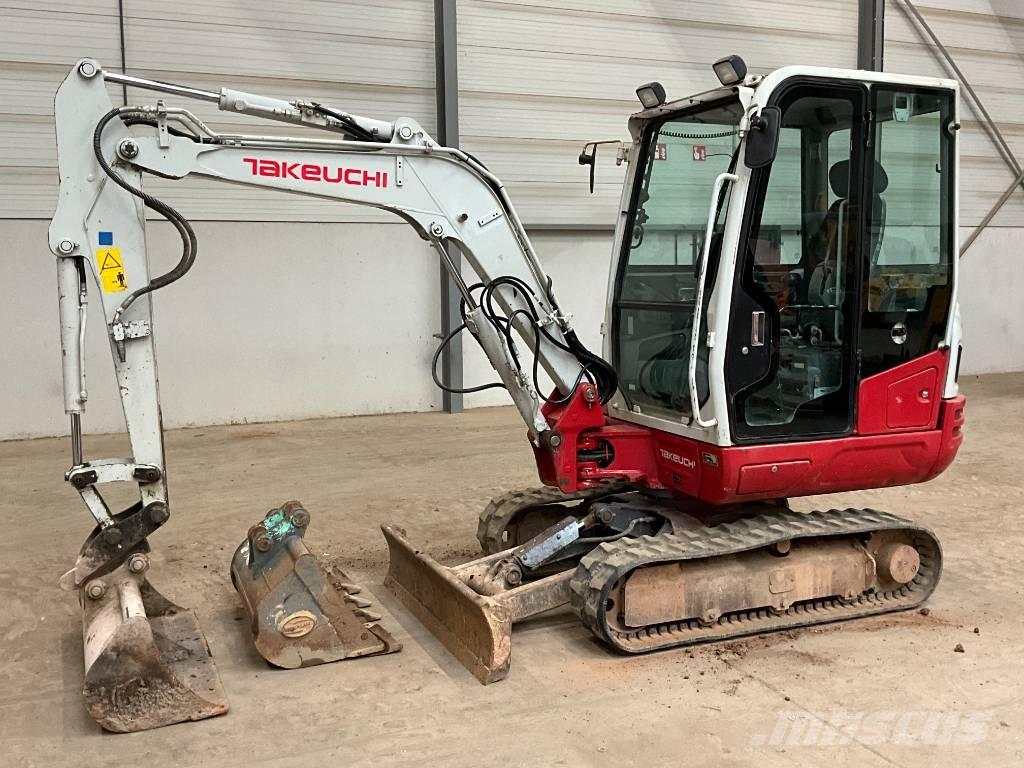 Takeuchi TB 230 حفارات صغيرة أقل من 7 طن (حفارات صغيرة)