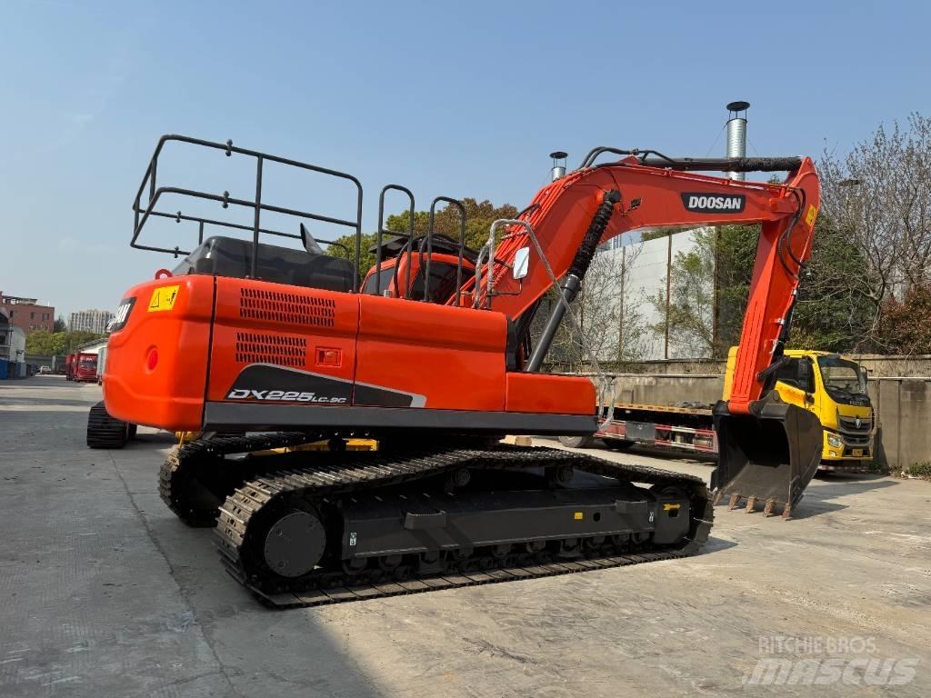 Doosan DX 225 LCA حفارات زحافة