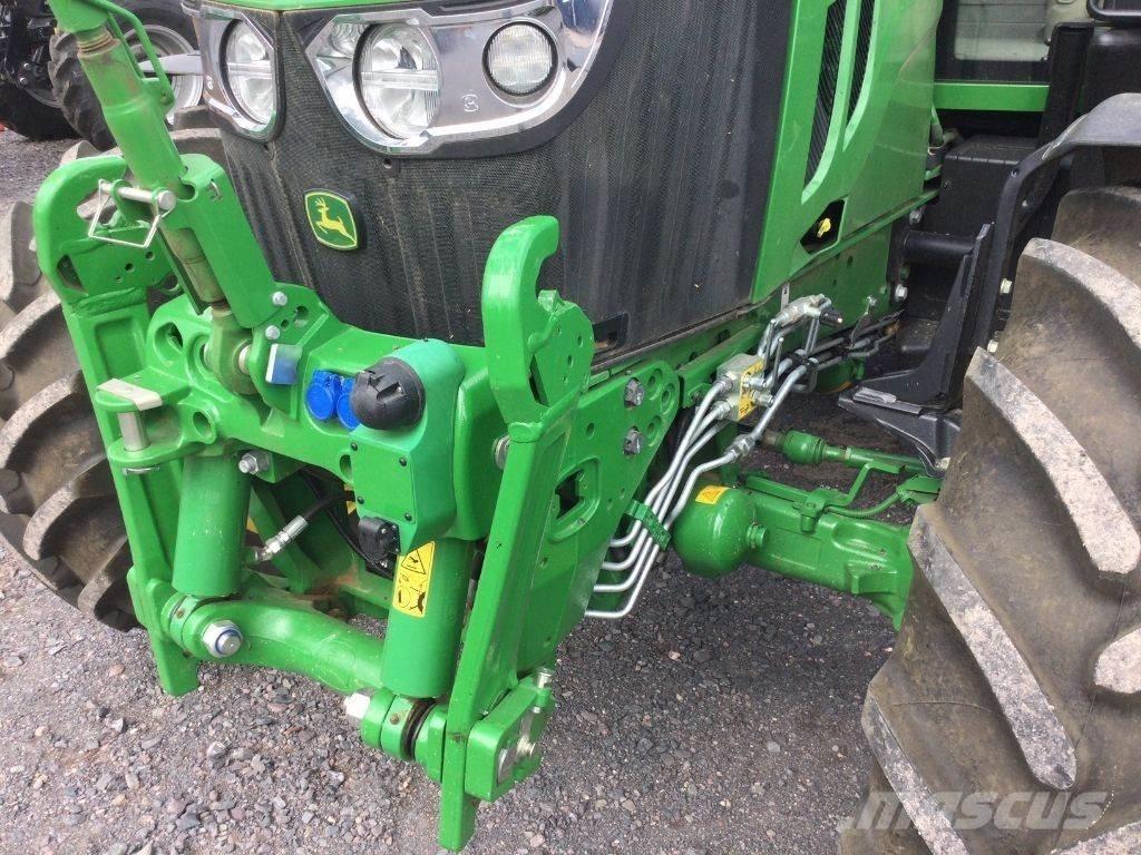John Deere 6120 M الجرارات