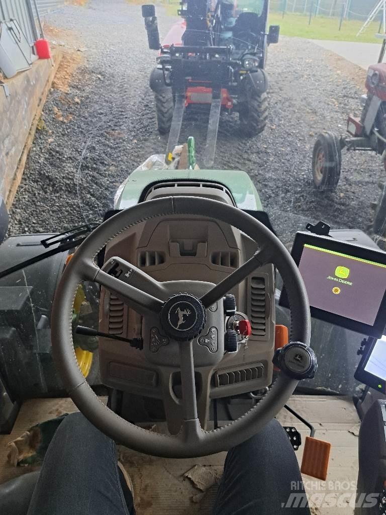 John Deere 6120 M الجرارات