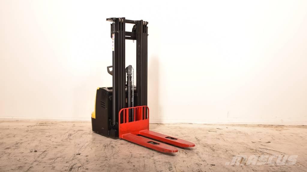 Hyster S1.5UT-24 معدات التكديس الجوالة