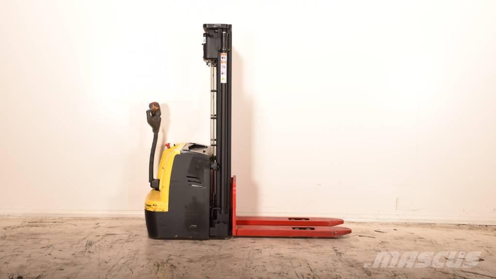 Hyster S1.5UT-24 معدات التكديس الجوالة
