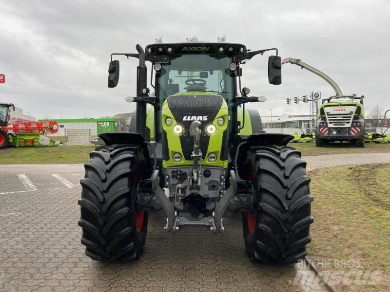 CLAAS AXION 870 الجرارات
