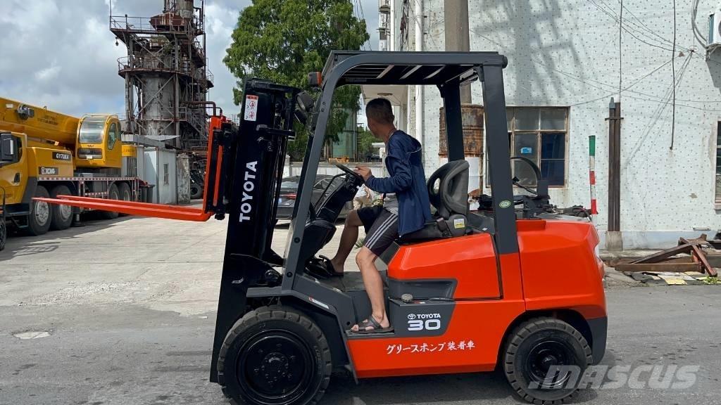 Toyota FD 30 شاحنات الديزل