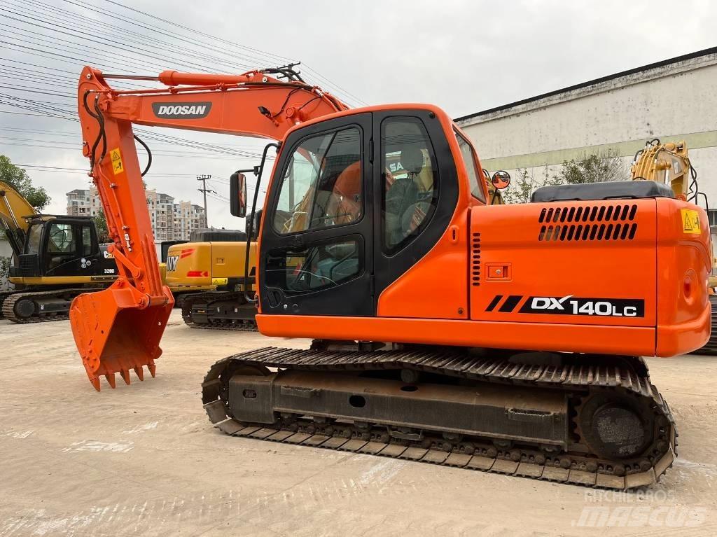 Doosan 140 LC حفارات زحافة