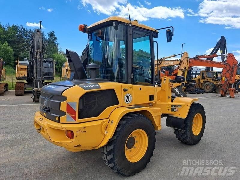 Volvo L 35 G لوادر بعجل