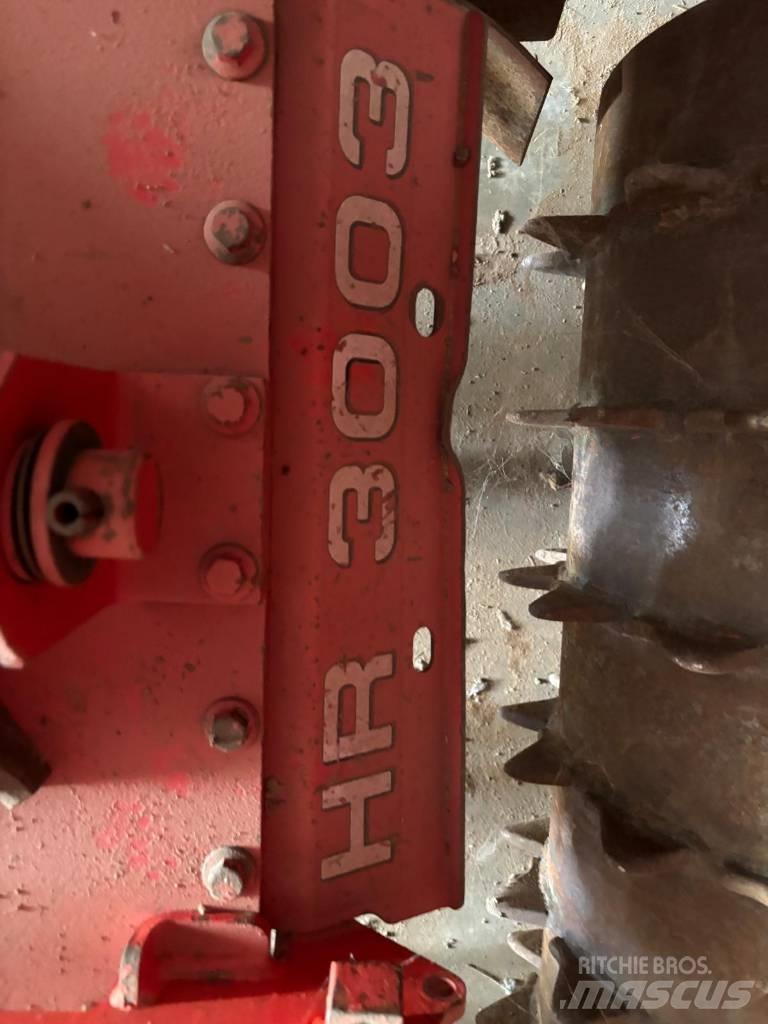 Kuhn HR 3003 D الكاسحات وقلابات التربة ذات المحركات