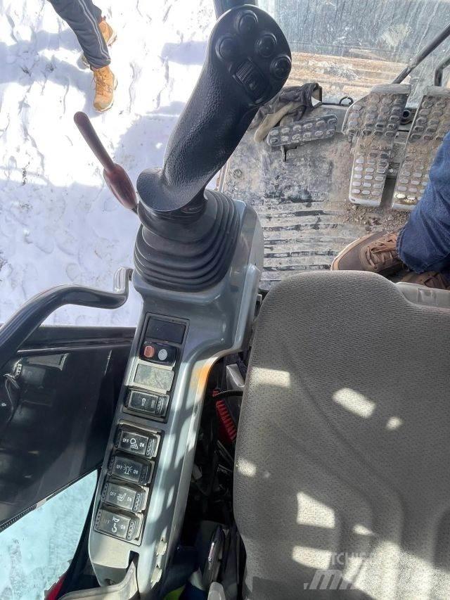 Hitachi ZX135US-6 حفارات زحافة