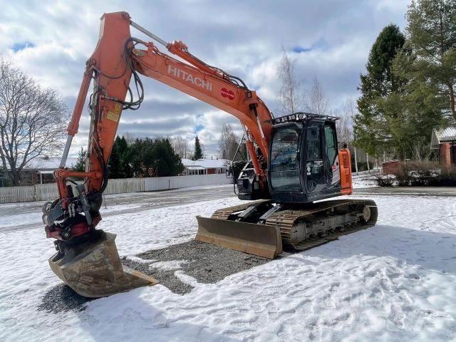 Hitachi ZX135US-6 حفارات زحافة