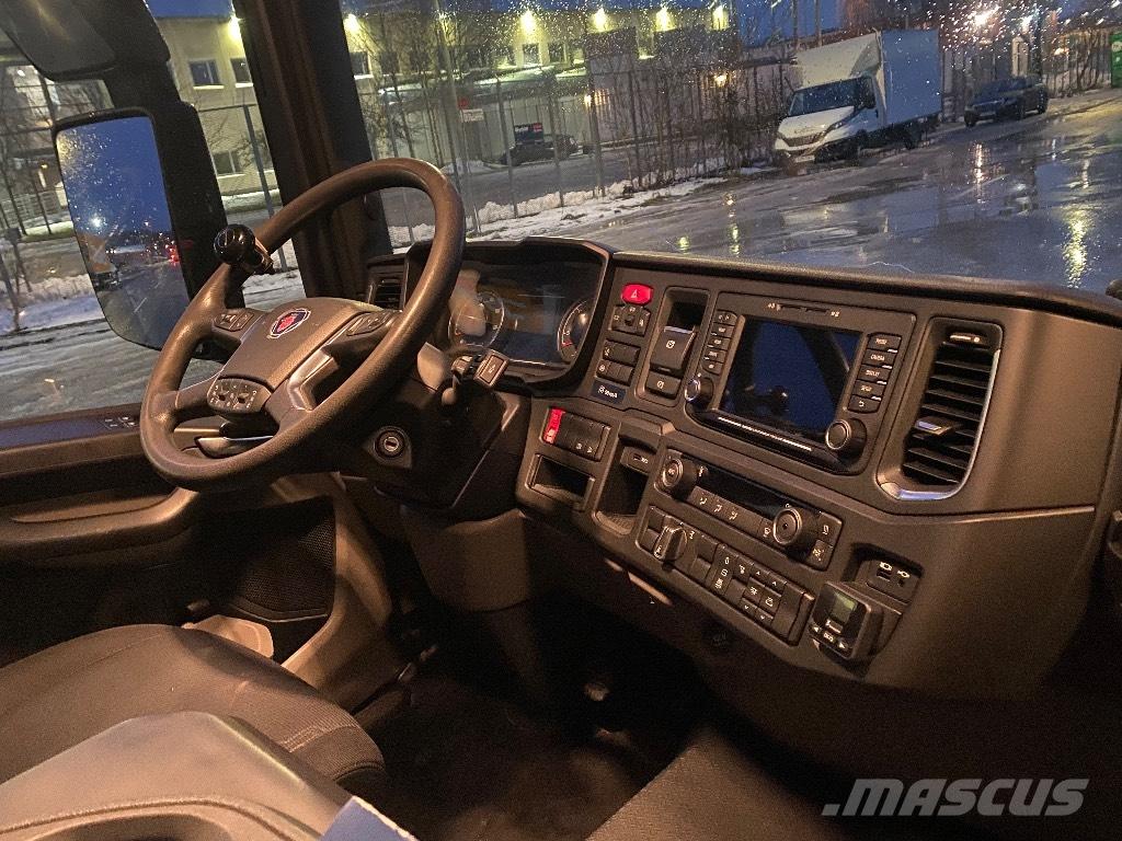 Scania LB شاحنات ذات هيكل صندوقي