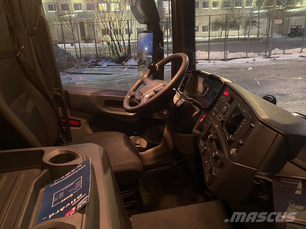 Scania LB شاحنات ذات هيكل صندوقي