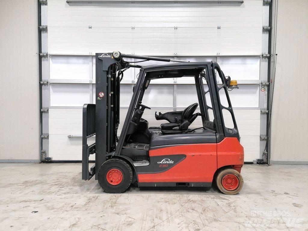 Linde E30L-01 شاحنات ذات رافعات شوكية تعمل بالكهرباء