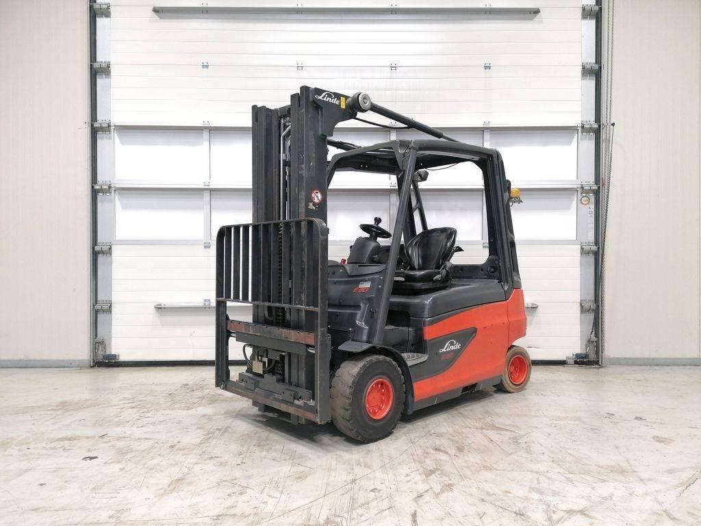 Linde E30L-01 شاحنات ذات رافعات شوكية تعمل بالكهرباء