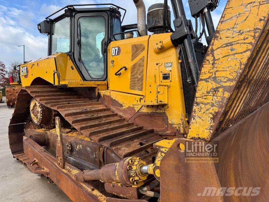 CAT D 7 LGP بلدوزرات مجنزرة