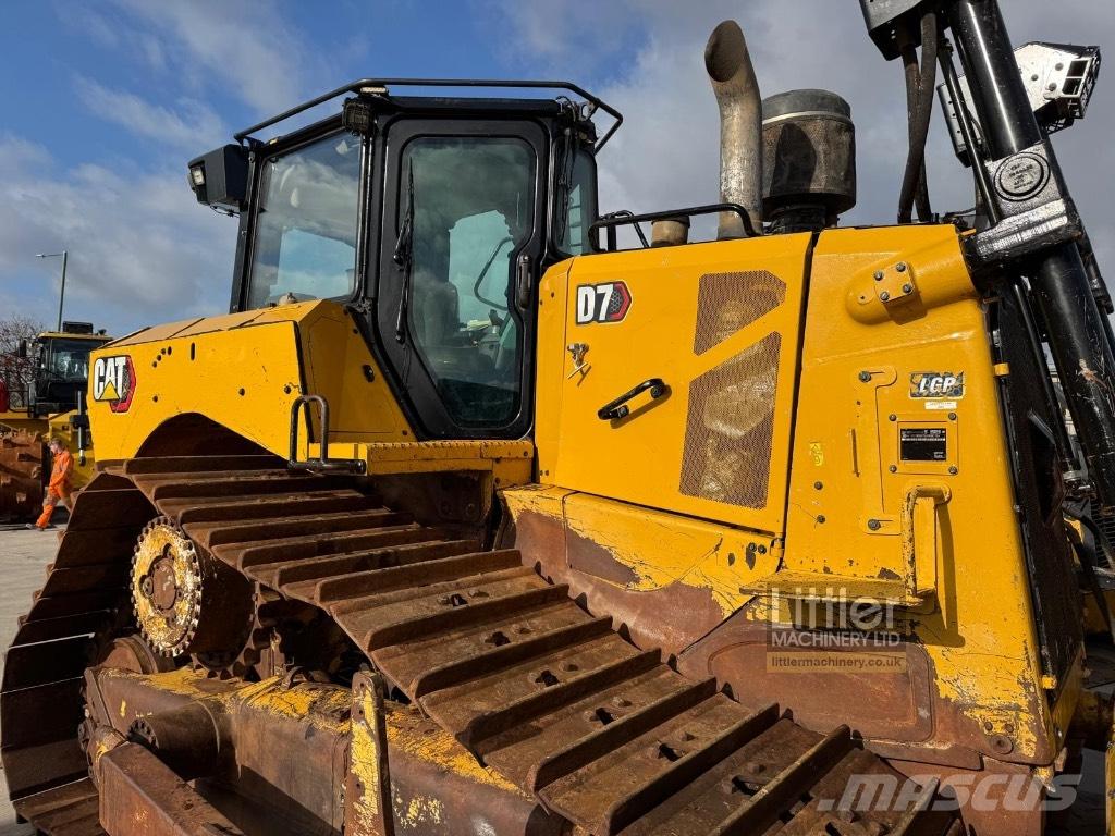 CAT D 7 LGP بلدوزرات مجنزرة