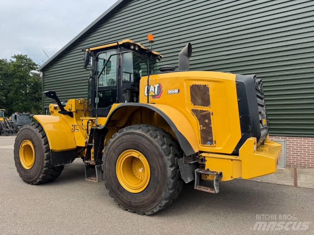CAT 966 M لوادر بعجل