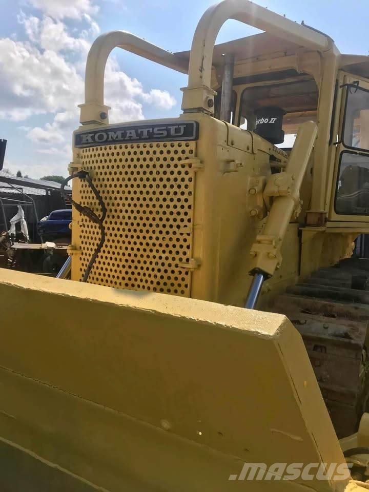 Komatsu D 85 A-12 بلدوزرات مجنزرة