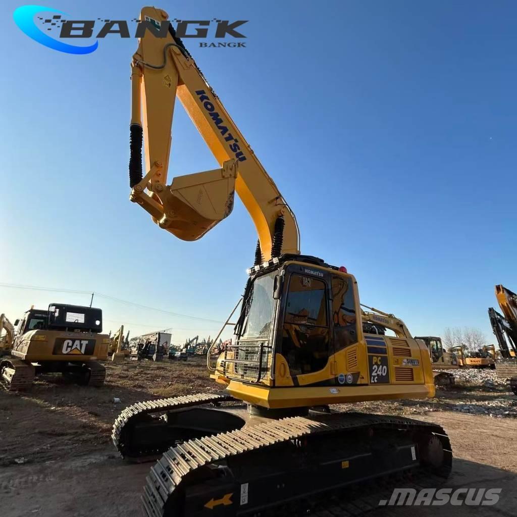 Komatsu PC 240 LC حفارات زحافة