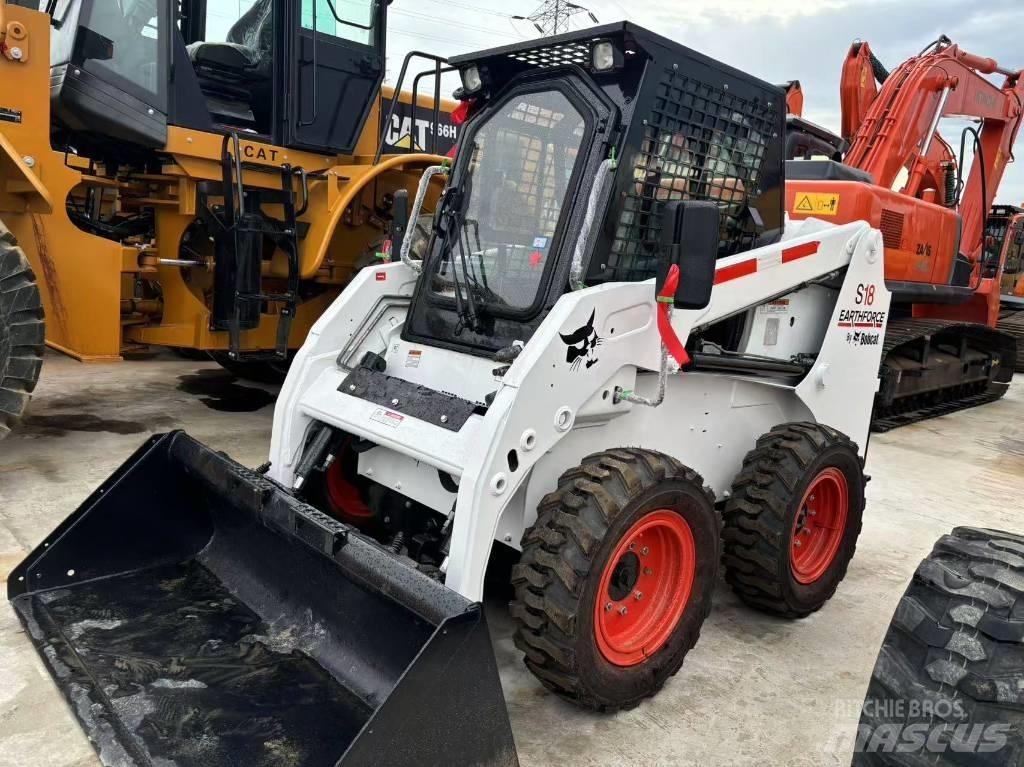 Bobcat S 160 لوادر انزلاقية التوجيه