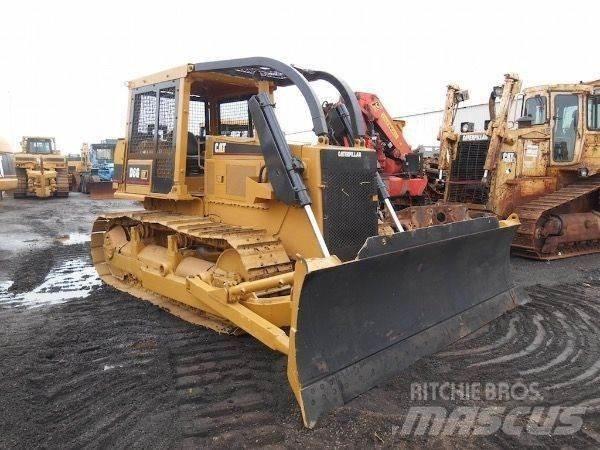 CAT D6G بلدوزرات مجنزرة