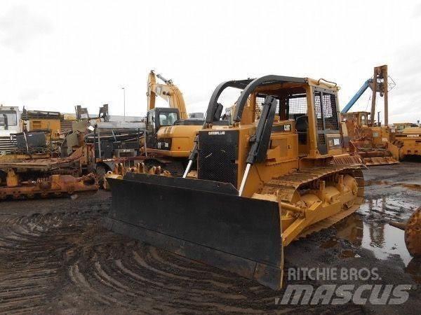 CAT D6G بلدوزرات مجنزرة