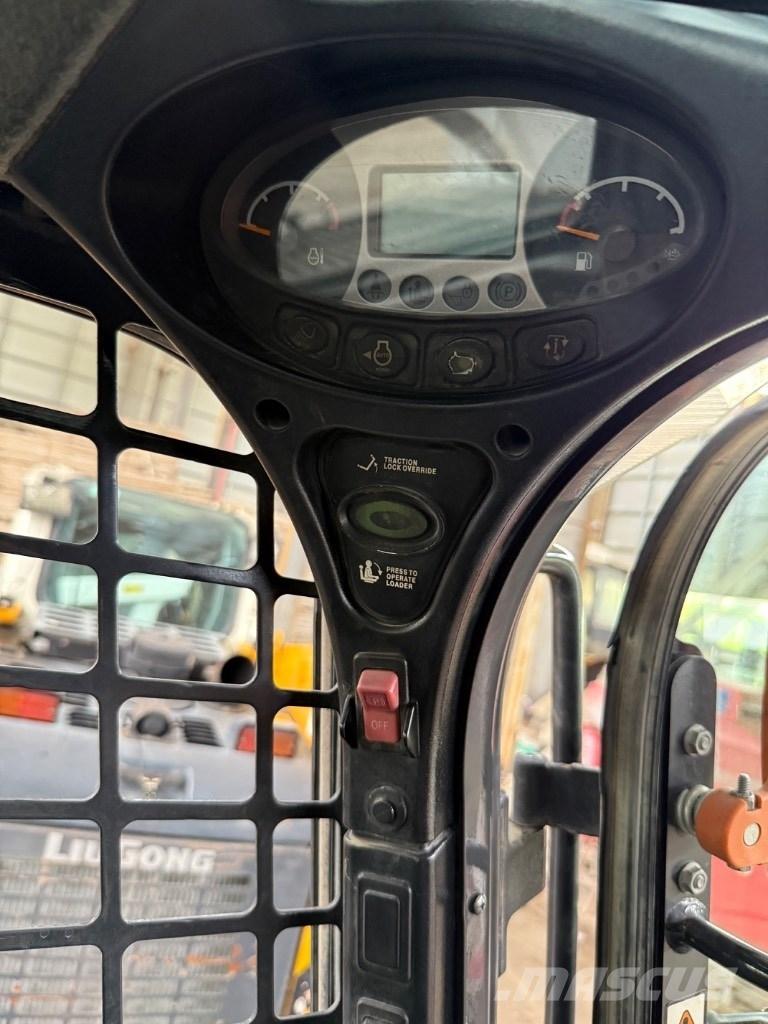 Bobcat S 770 لوادر انزلاقية التوجيه