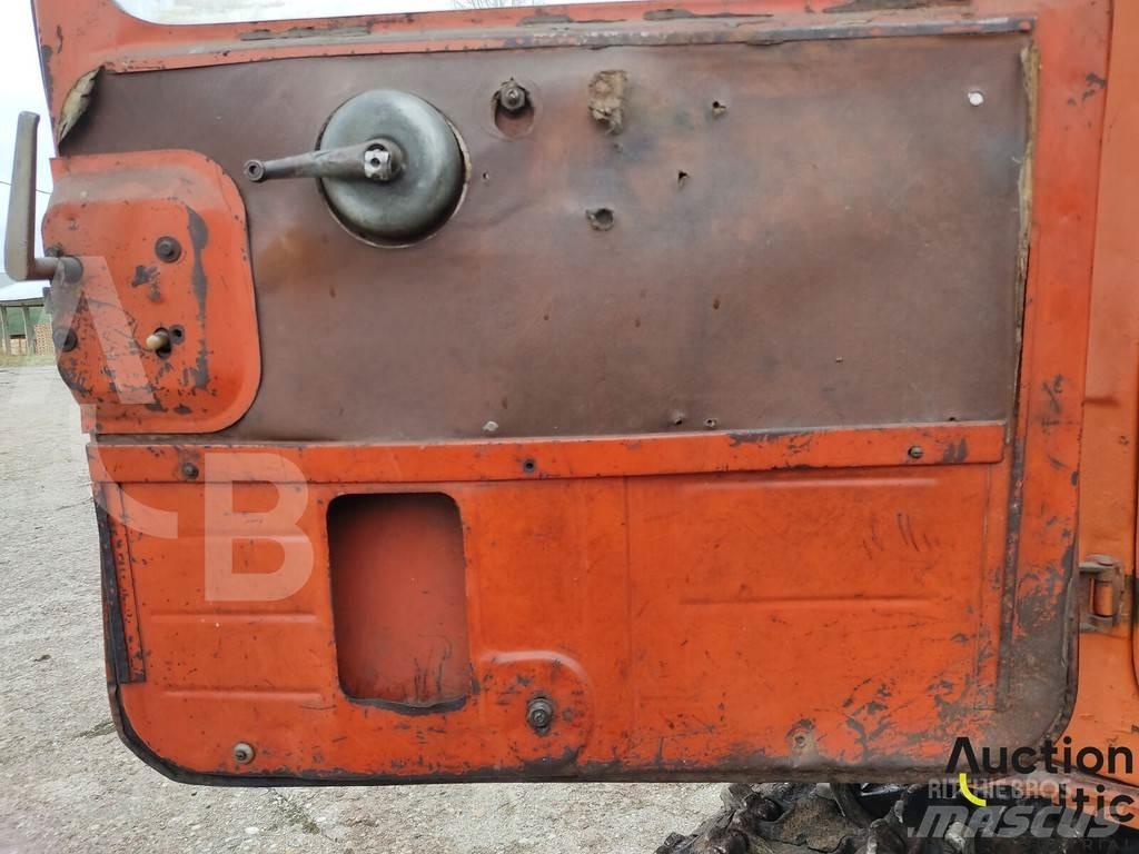  Onbekend DT-75 بلدوزرات مجنزرة