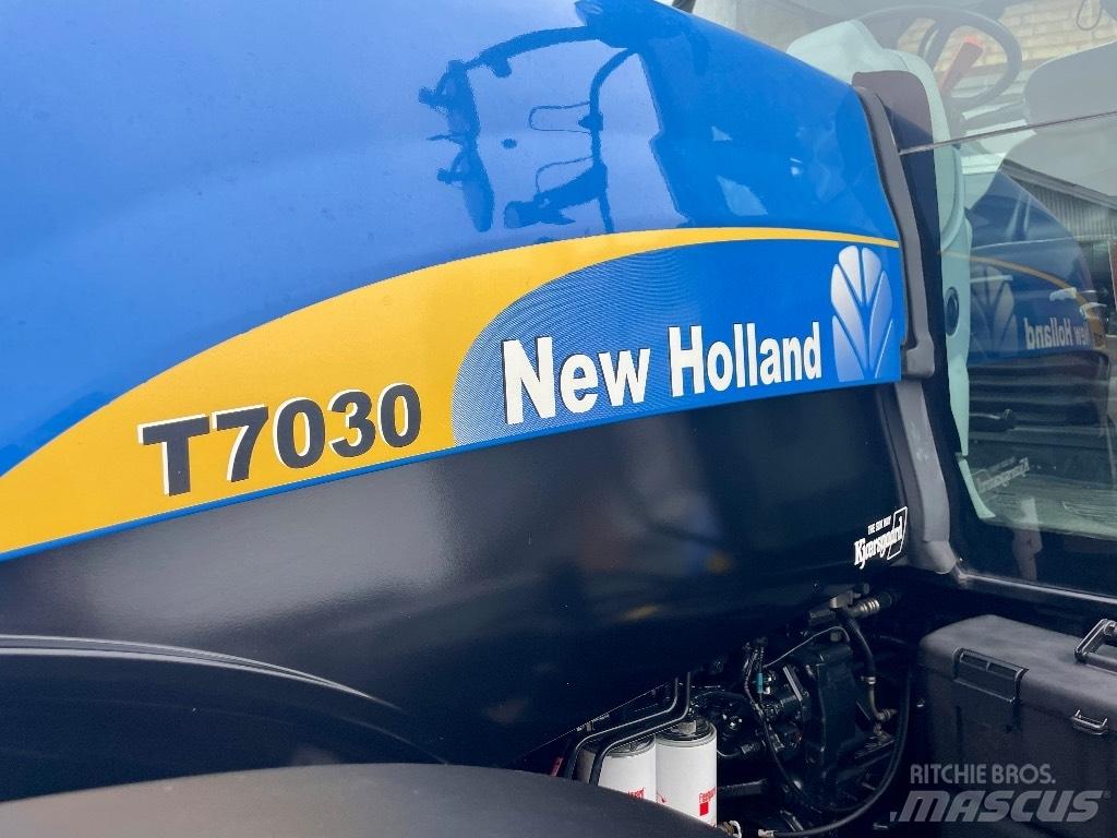 New Holland T 7030 الجرارات